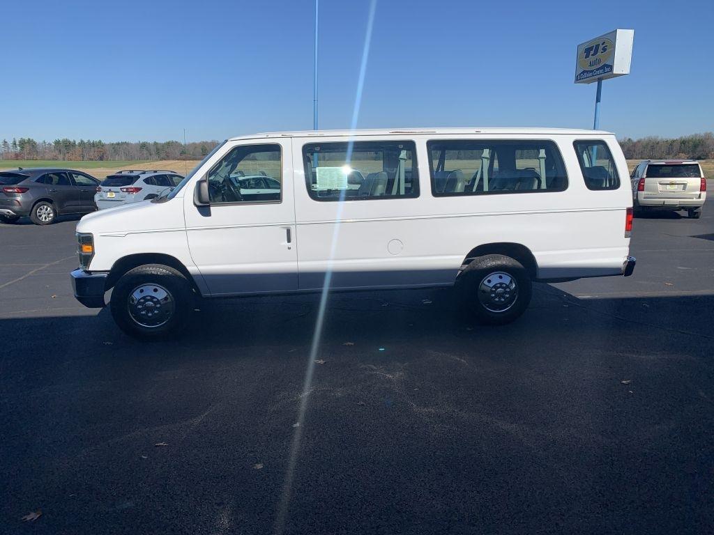 Ford Econoline E-350 XL Super Duty Extended 2011