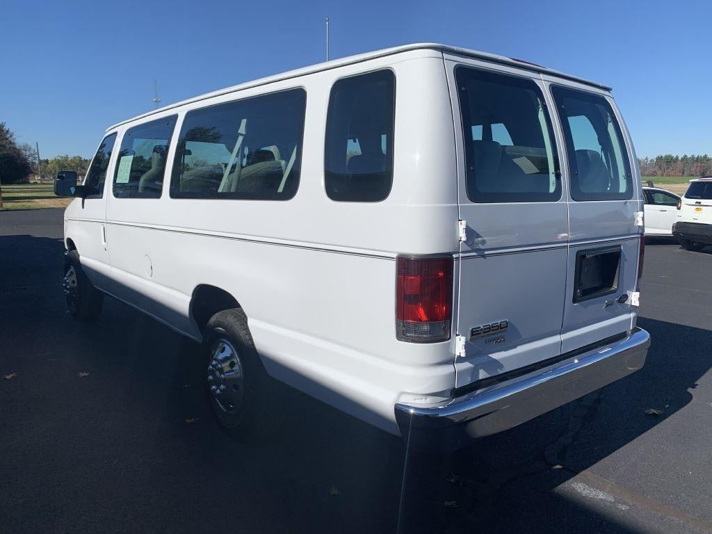 Ford Econoline E-350 XL Super Duty Extended 2011