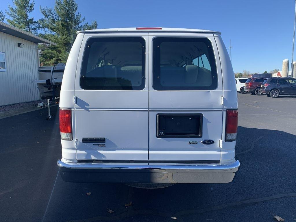 Ford Econoline E-350 XL Super Duty Extended 2011