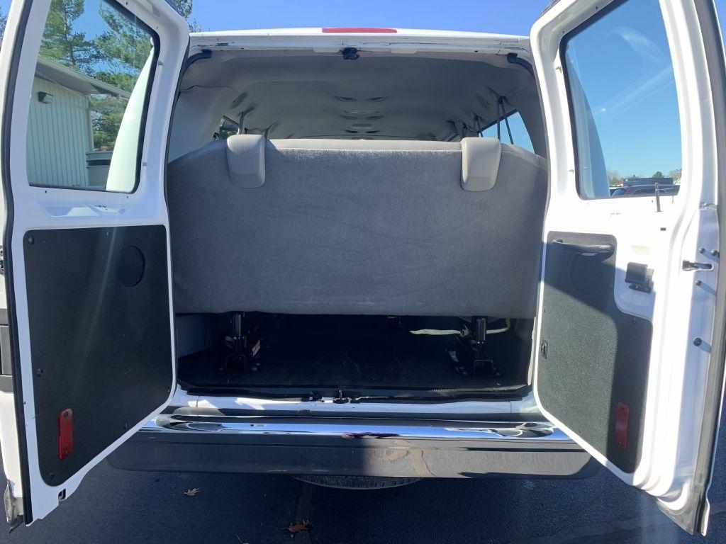 Ford Econoline E-350 XL Super Duty Extended 2011