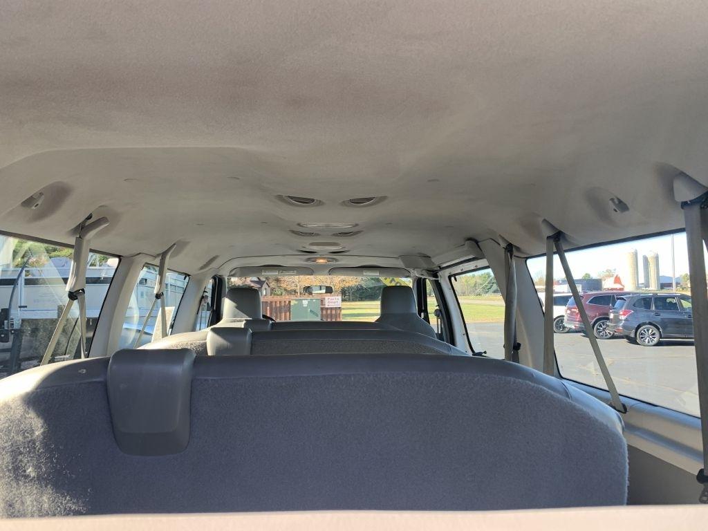 Ford Econoline E-350 XL Super Duty Extended 2011