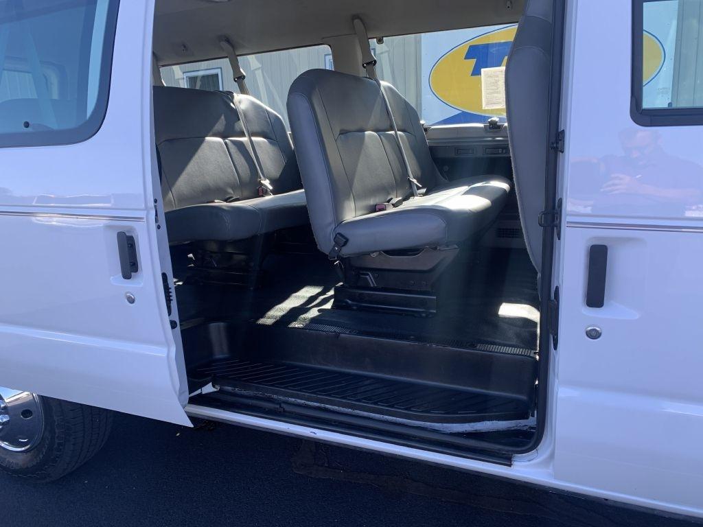 Ford Econoline E-350 XL Super Duty Extended 2011