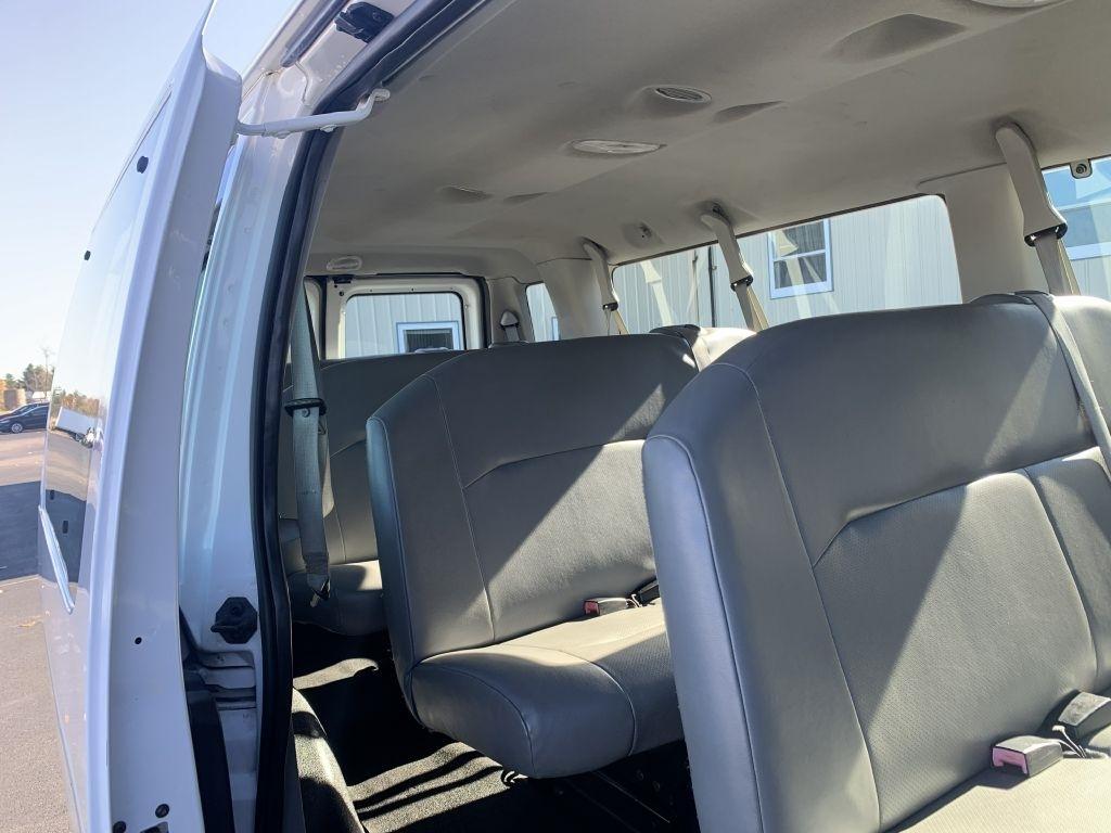 Ford Econoline E-350 XL Super Duty Extended 2011
