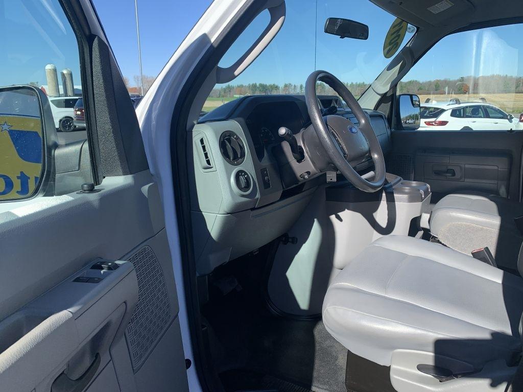 Ford Econoline E-350 XL Super Duty Extended 2011