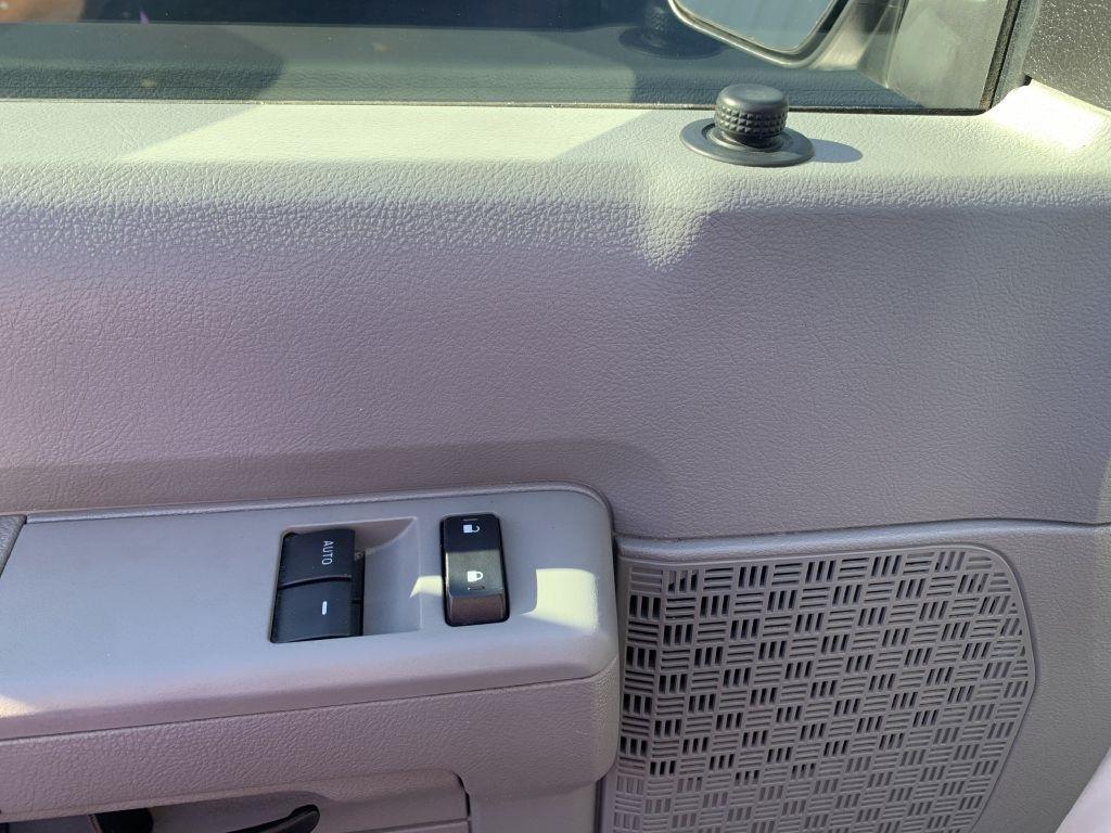 Ford Econoline E-350 XL Super Duty Extended 2011