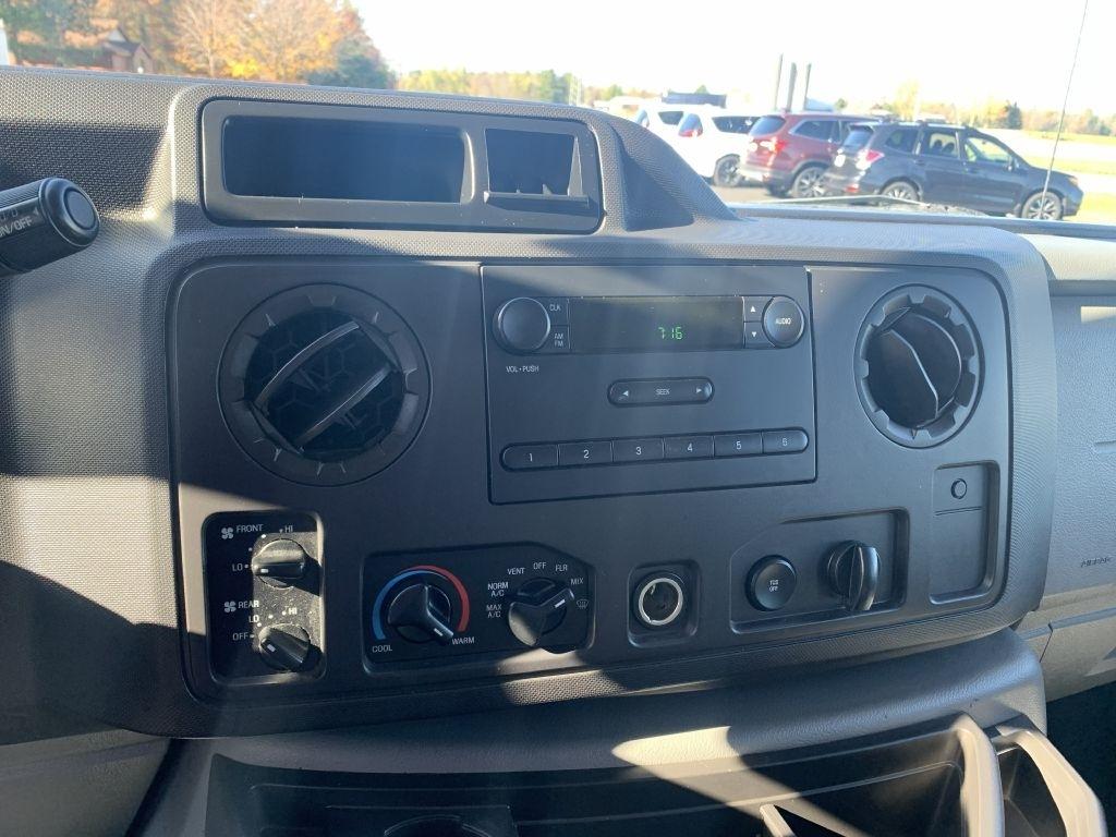 Ford Econoline E-350 XL Super Duty Extended 2011