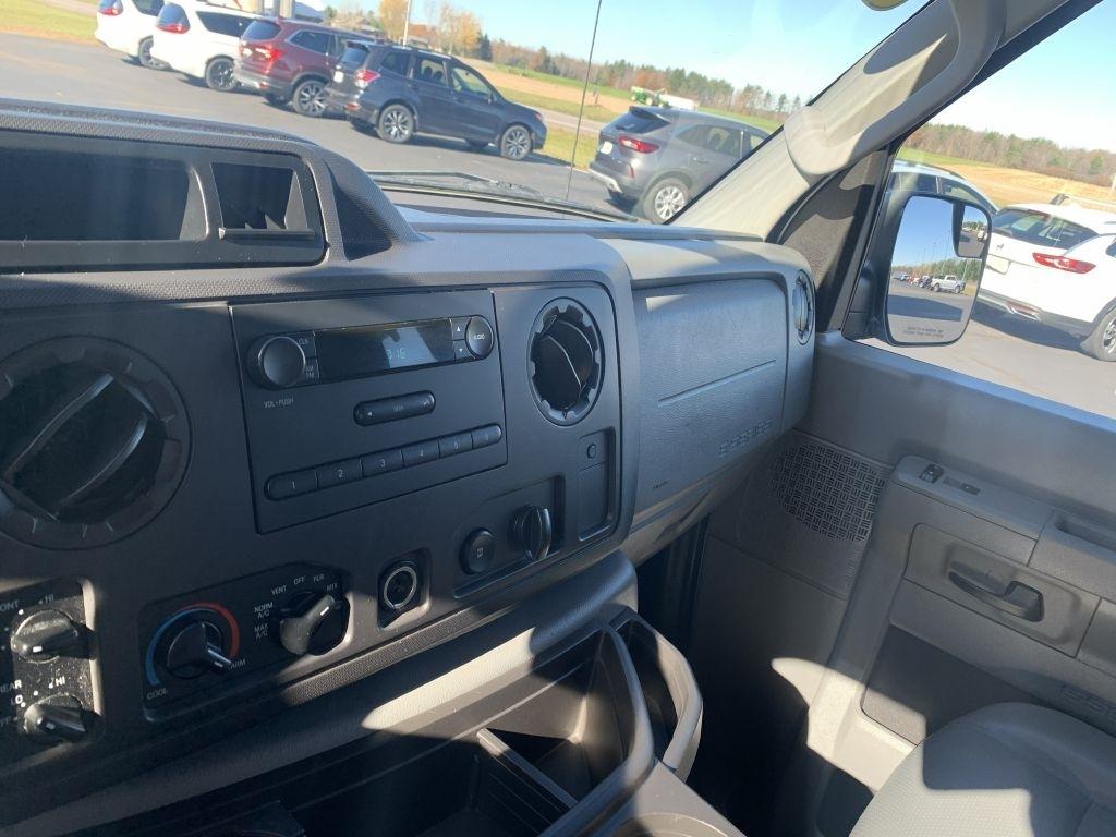 Ford Econoline E-350 XL Super Duty Extended 2011