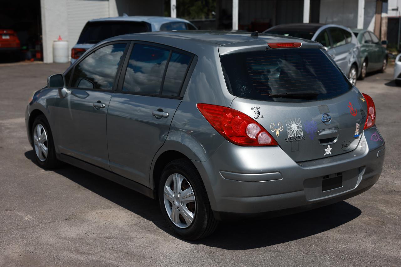 Nissan Versa 1.8 S Hatchback 2012