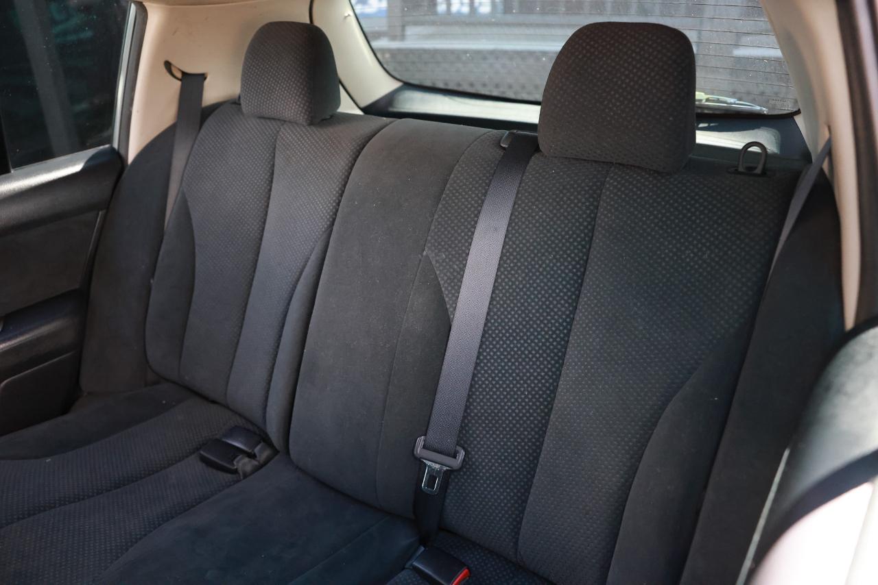 Nissan Versa 1.8 S Hatchback 2012