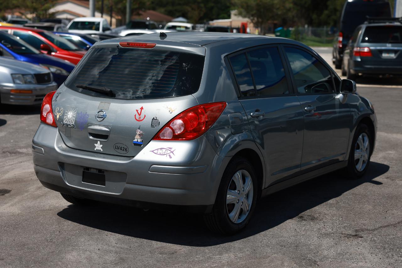 Nissan Versa 1.8 S Hatchback 2012
