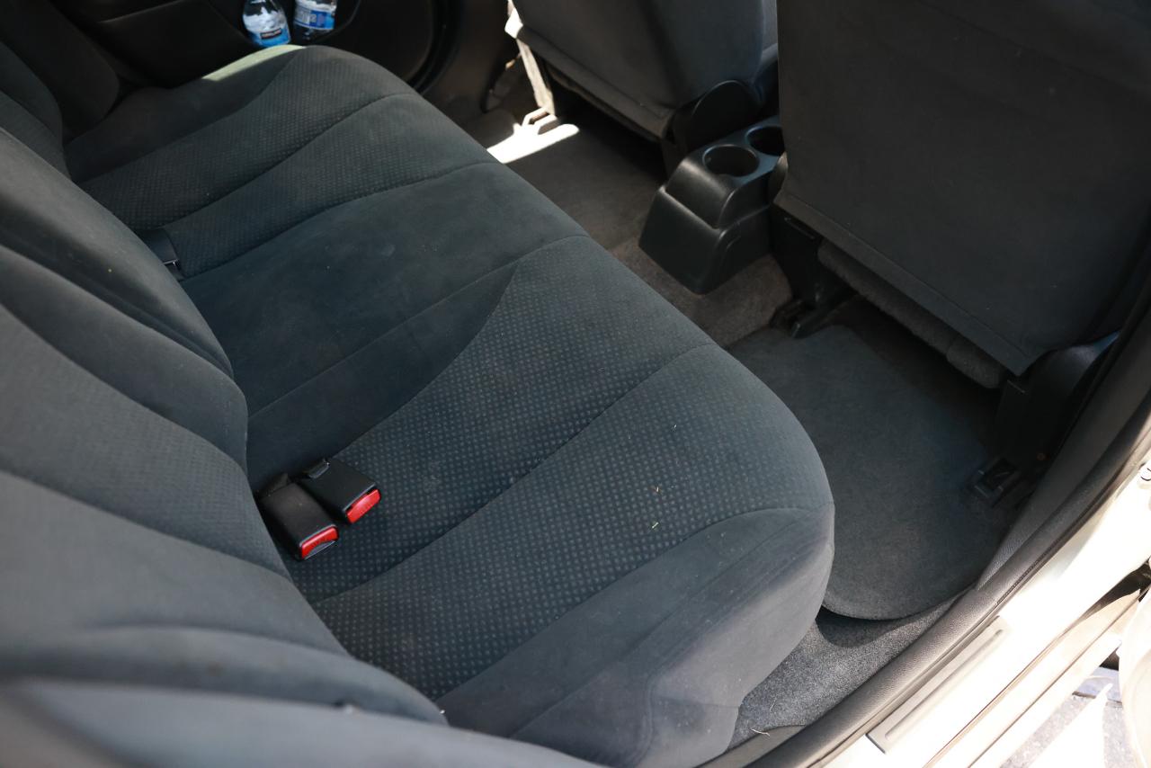 Nissan Versa 1.8 S Hatchback 2012
