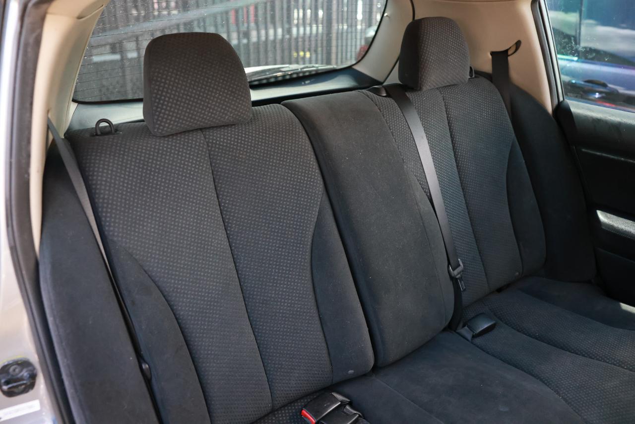 Nissan Versa 1.8 S Hatchback 2012