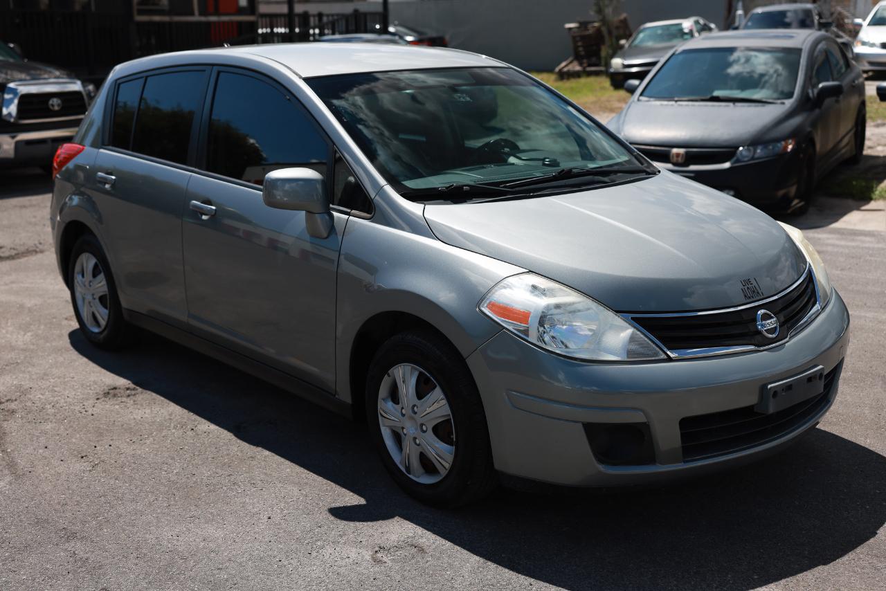 Nissan Versa 1.8 S Hatchback 2012
