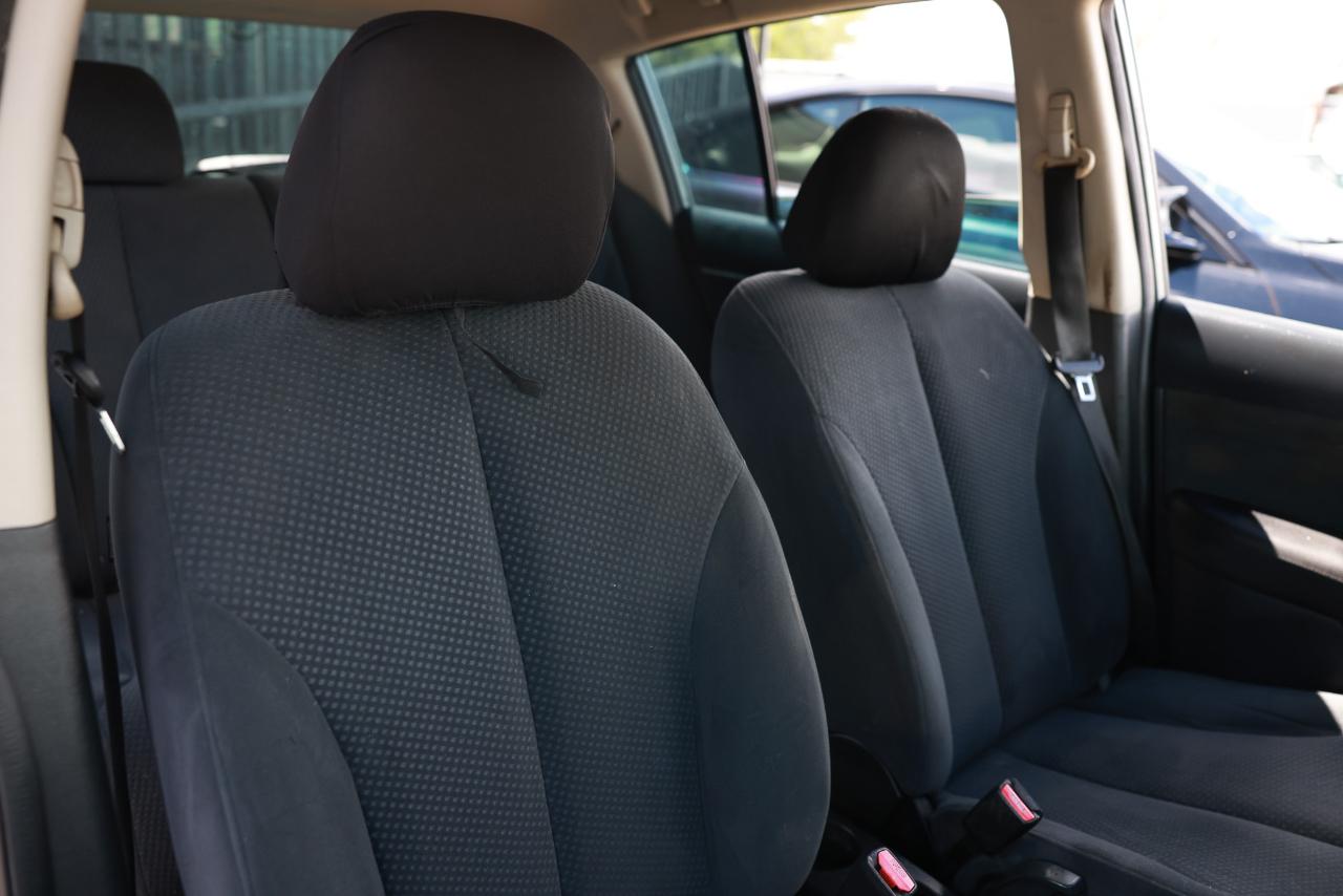 Nissan Versa 1.8 S Hatchback 2012