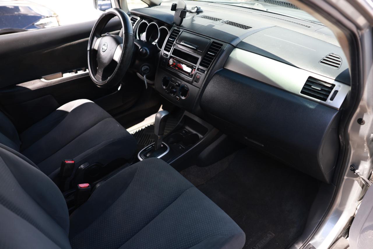 Nissan Versa 1.8 S Hatchback 2012