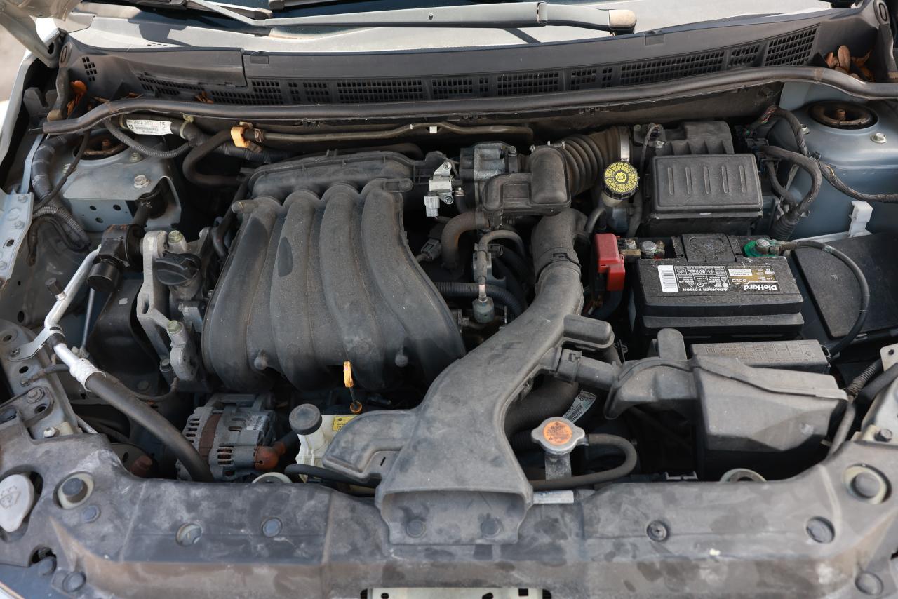 Nissan Versa 1.8 S Hatchback 2012