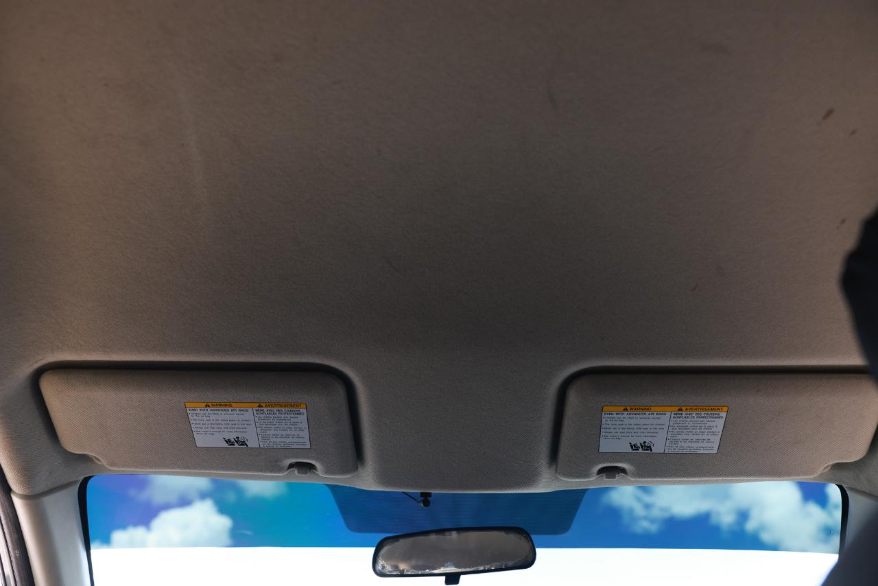 Nissan Versa 1.8 S Hatchback 2012