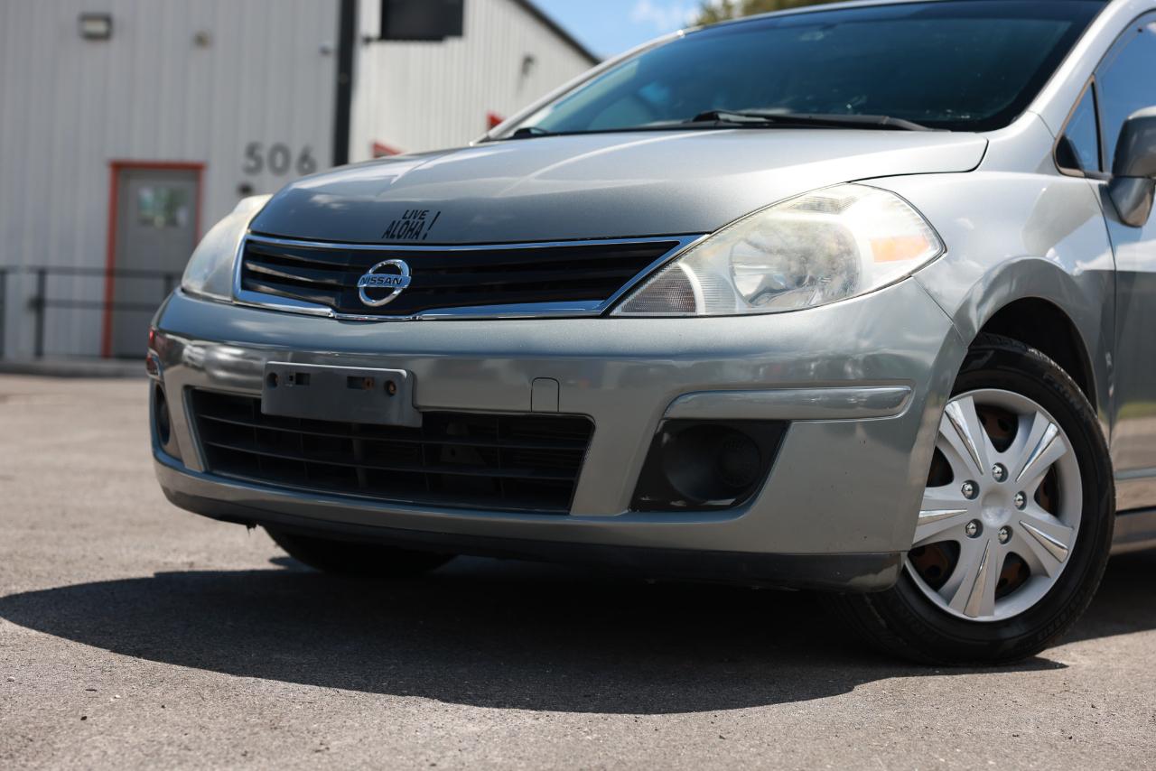 Nissan Versa 1.8 S Hatchback 2012