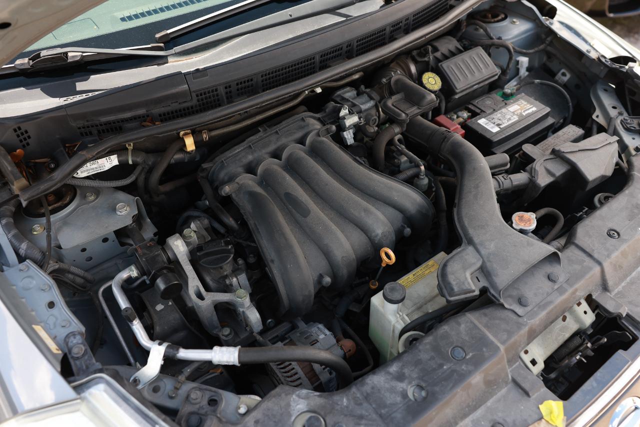 Nissan Versa 1.8 S Hatchback 2012