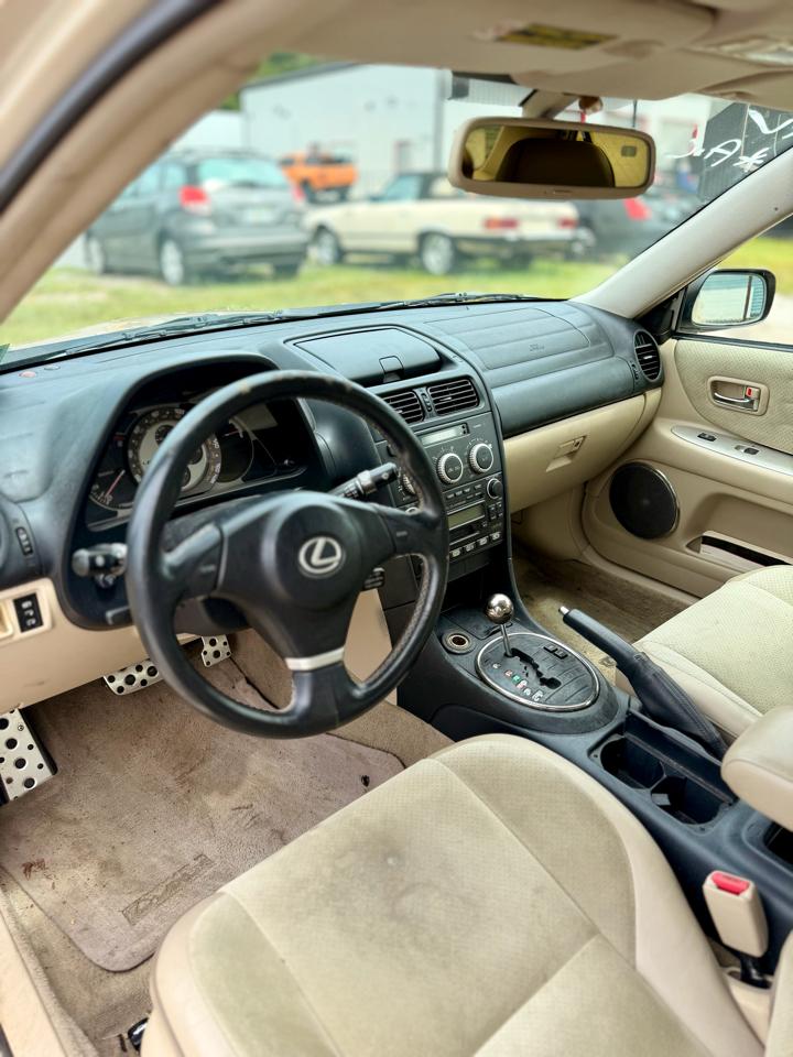 Lexus IS 300 4D Sedan 2004