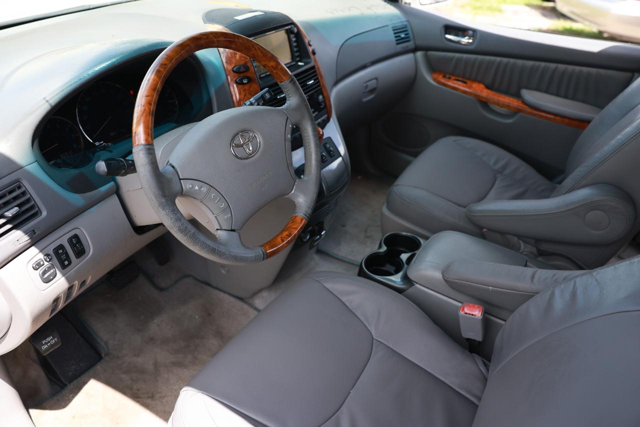Toyota Sienna XLE 2006