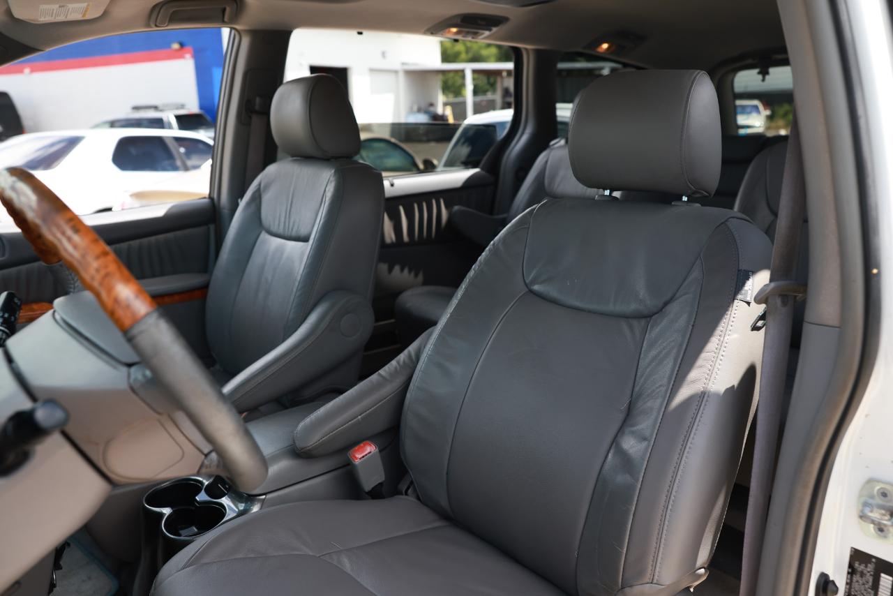 Toyota Sienna XLE 2006