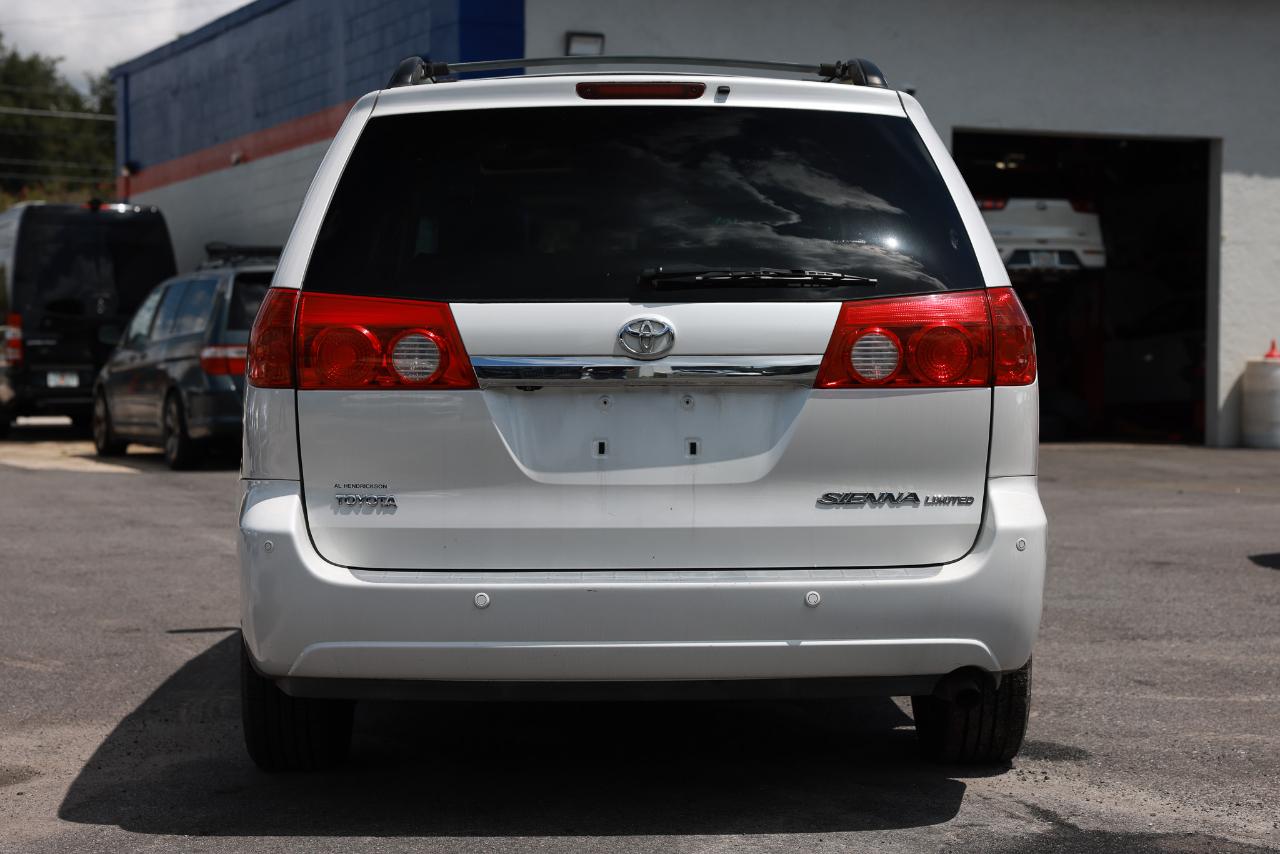 Toyota Sienna XLE 2006