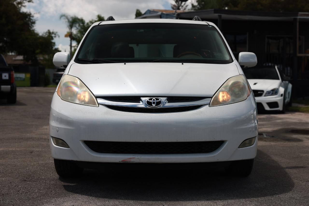 Toyota Sienna XLE 2006