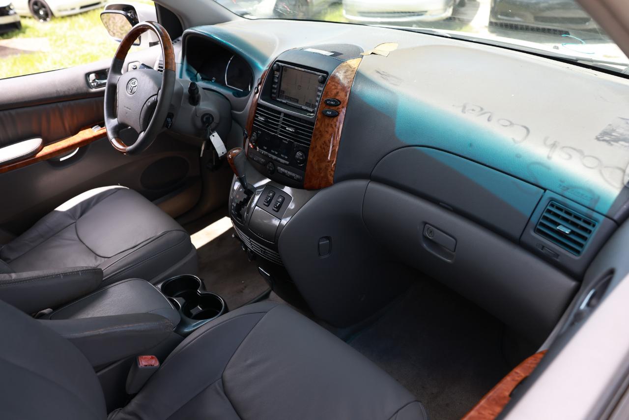 Toyota Sienna XLE 2006