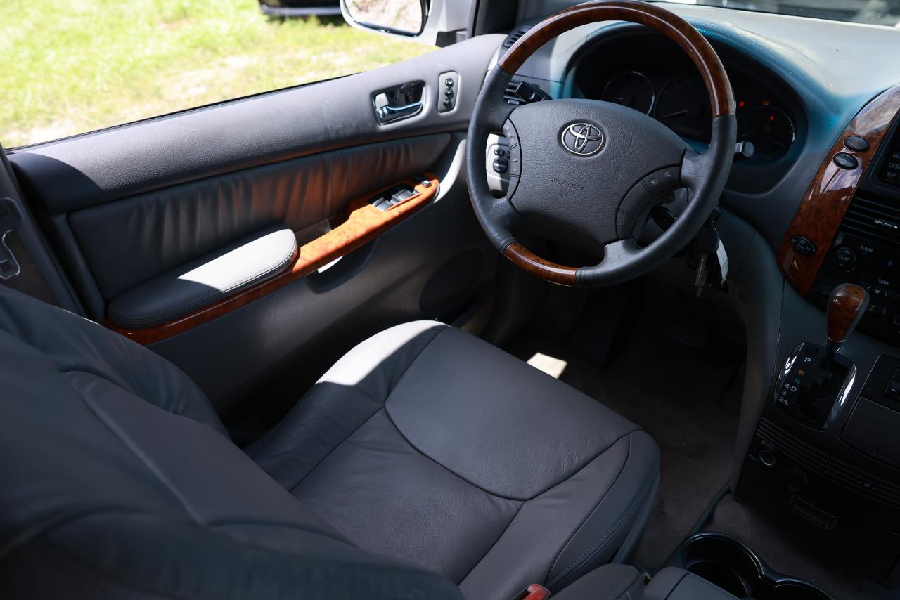 Toyota Sienna XLE 2006