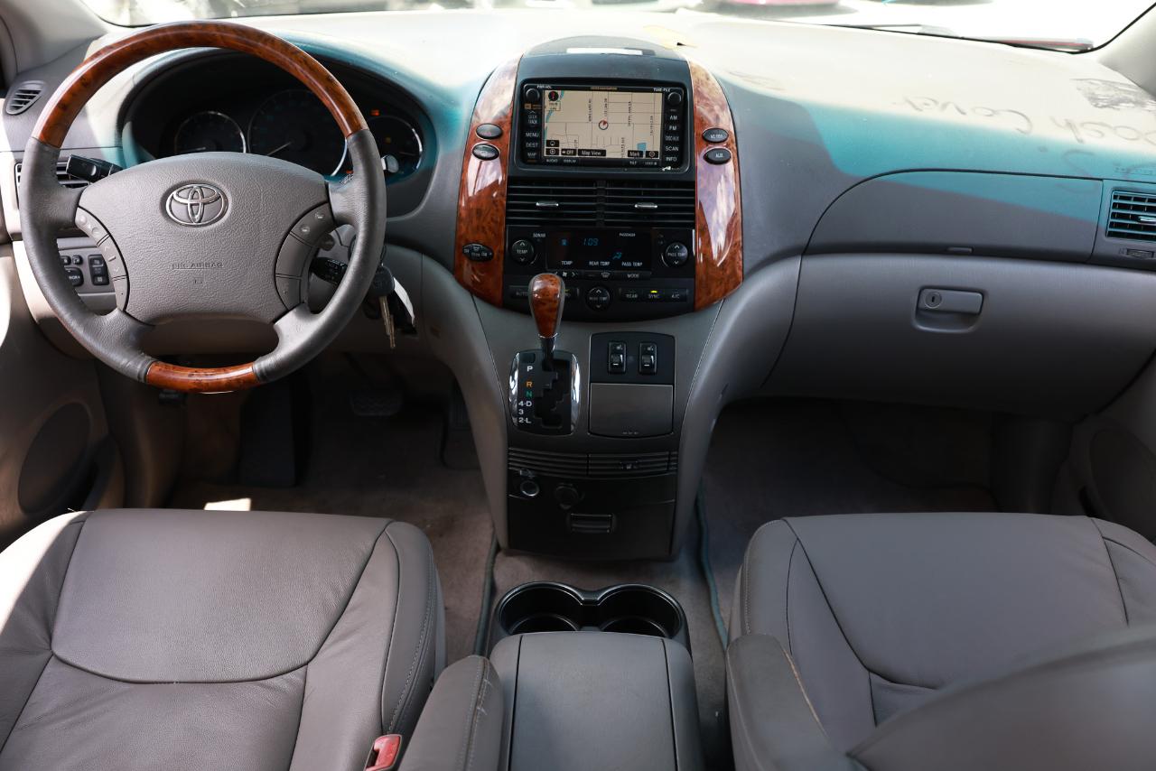 Toyota Sienna XLE 2006