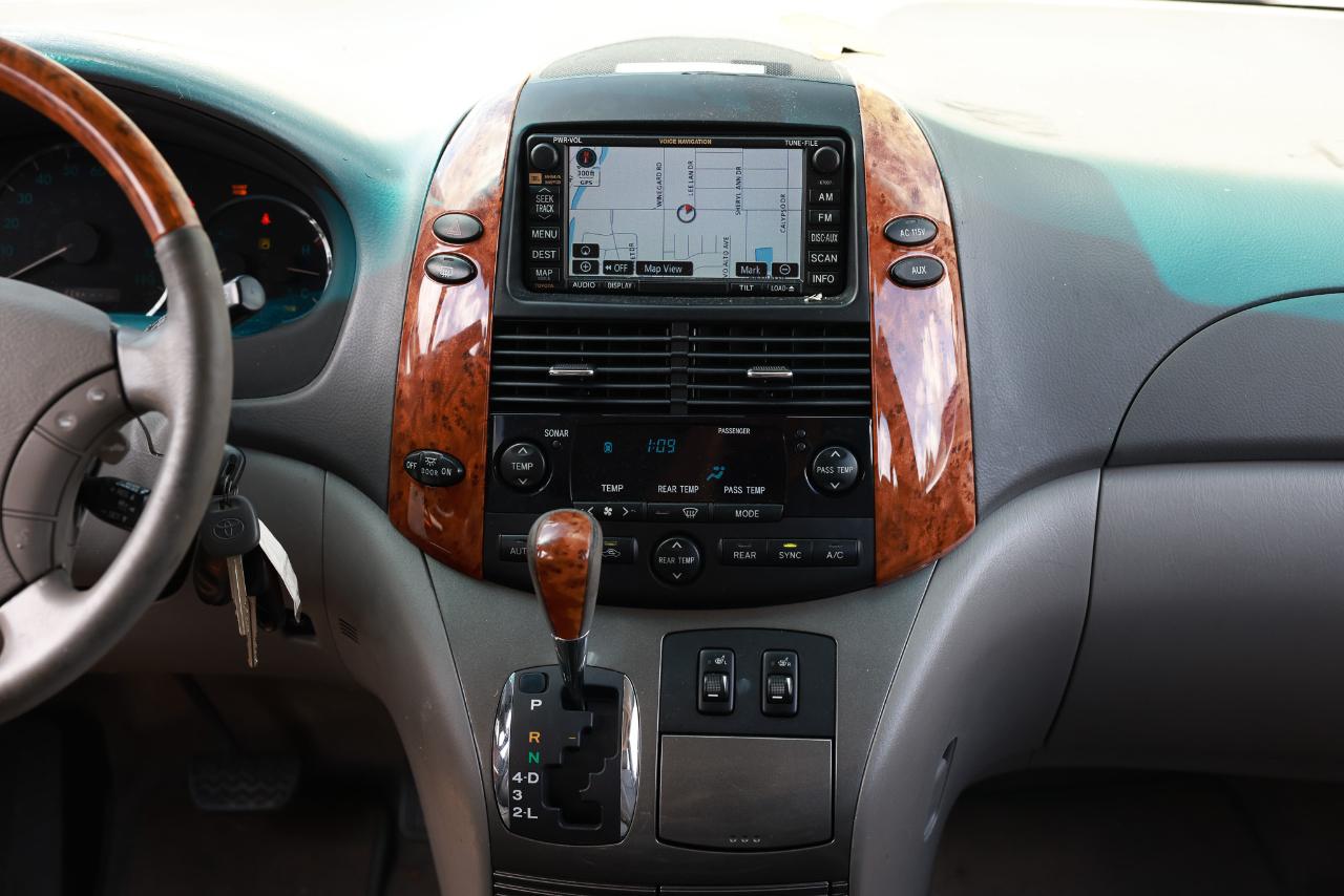 Toyota Sienna XLE 2006