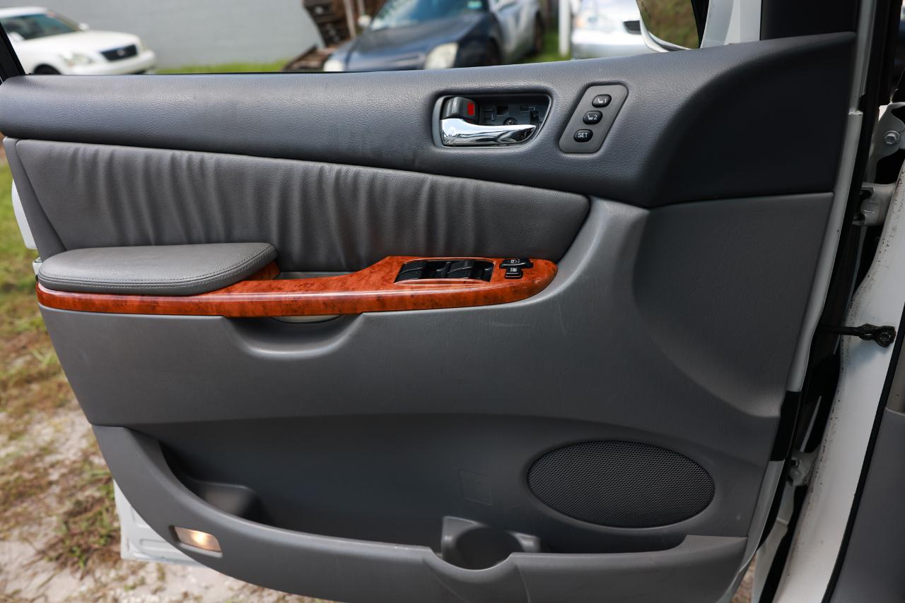 Toyota Sienna XLE 2006