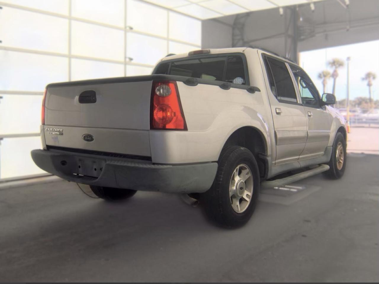 Ford Explorer Sport Trac XLS 2WD 2004