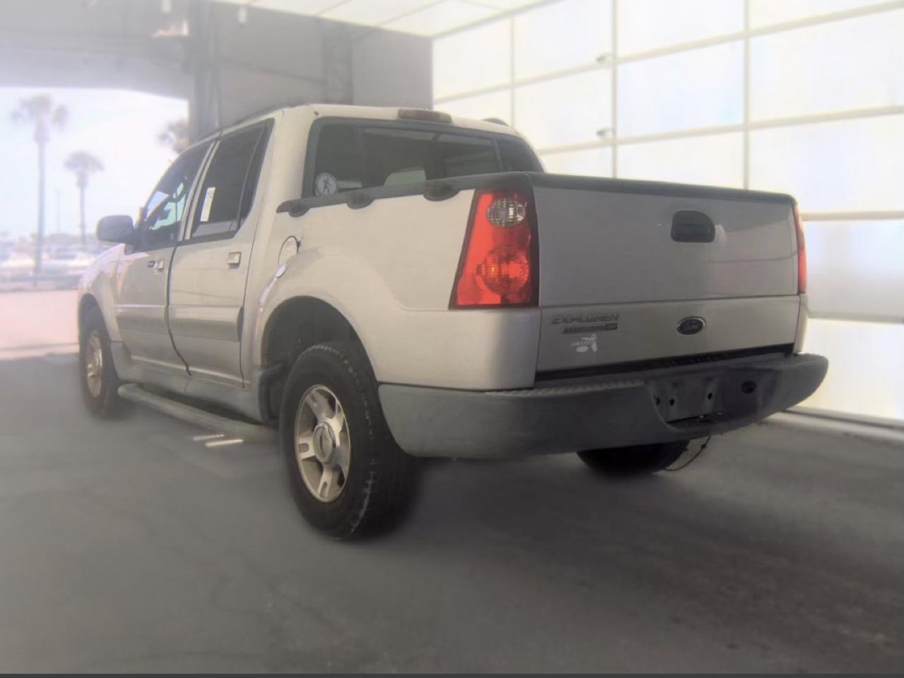 Ford Explorer Sport Trac XLS 2WD 2004