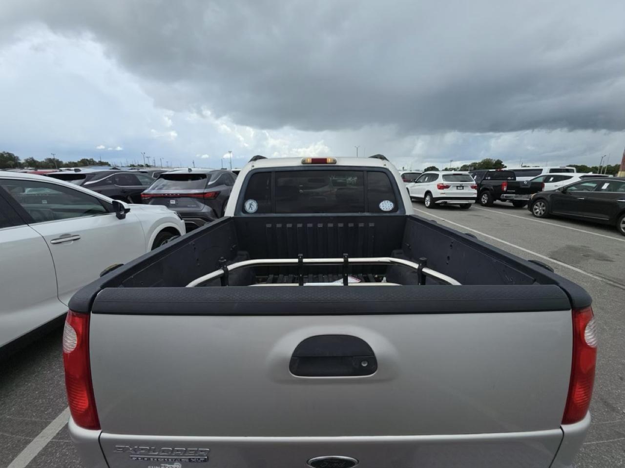 Ford Explorer Sport Trac XLS 2WD 2004