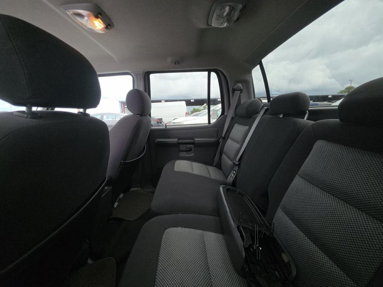 Ford Explorer Sport Trac XLS 2WD 2004