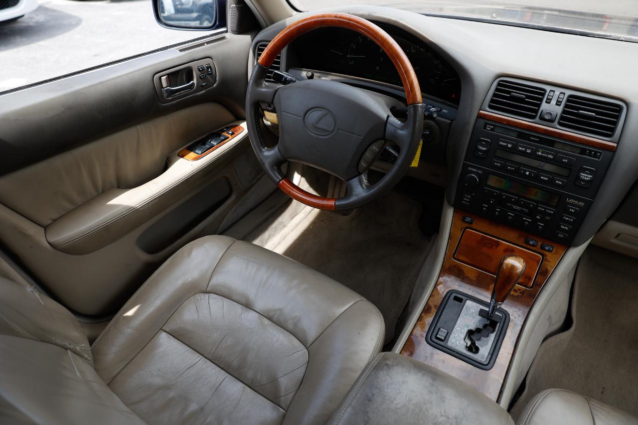 Lexus LS 400 Base 1999