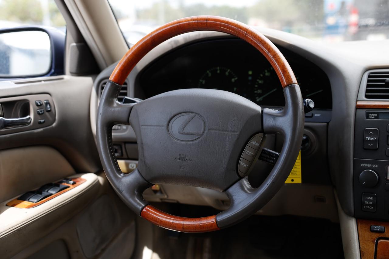 Lexus LS 400 Base 1999