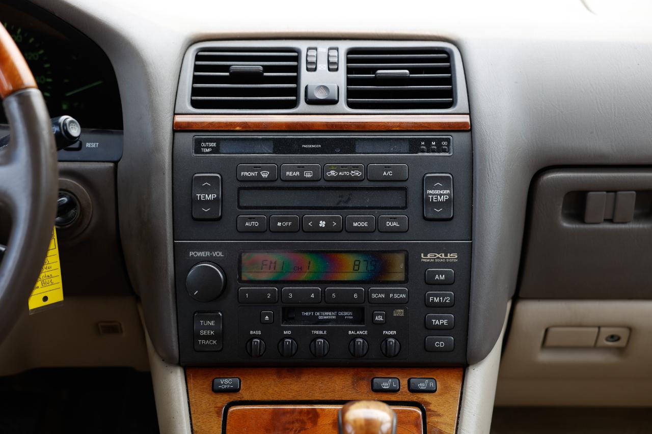 Lexus LS 400 Base 1999
