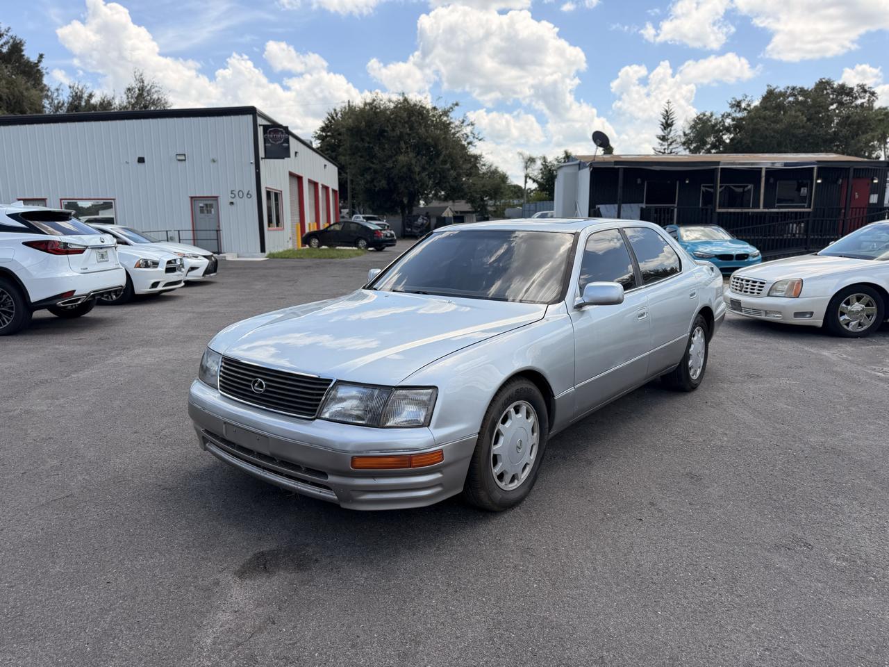Lexus LS 400 Base 1996
