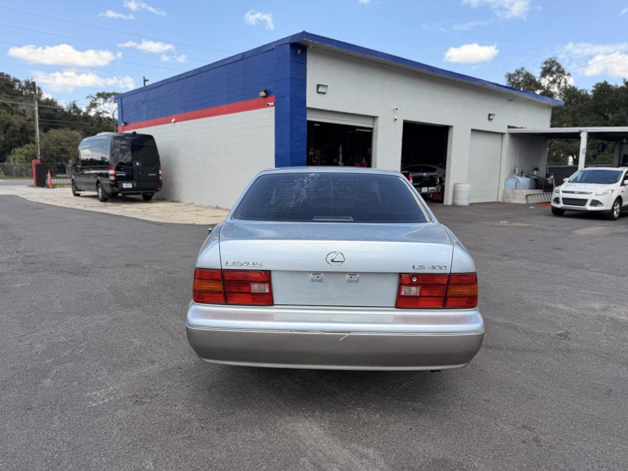 Lexus LS 400 Base 1996