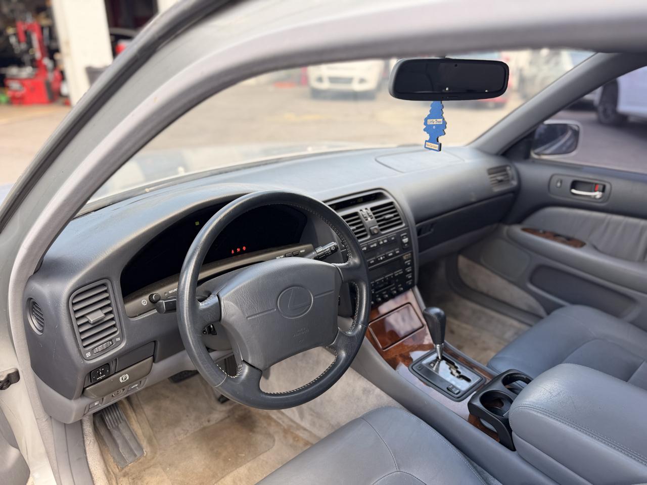 Lexus LS 400 Base 1996