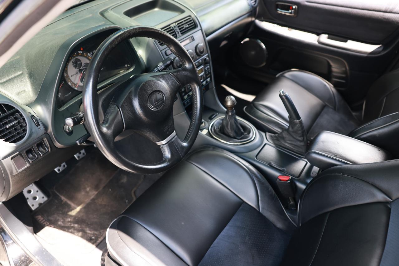 Lexus IS 300 5-Speed Sedan 2003