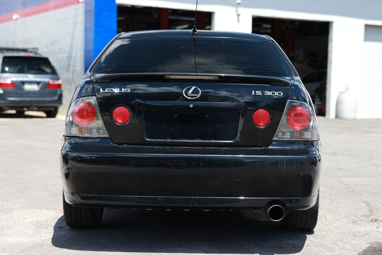 Lexus IS 300 5-Speed Sedan 2003