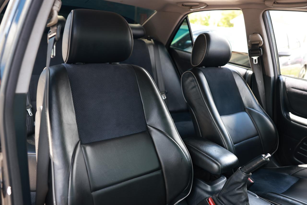 Lexus IS 300 5-Speed Sedan 2003
