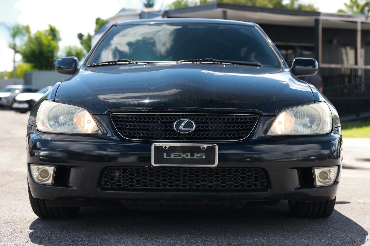 Lexus IS 300 5-Speed Sedan 2003
