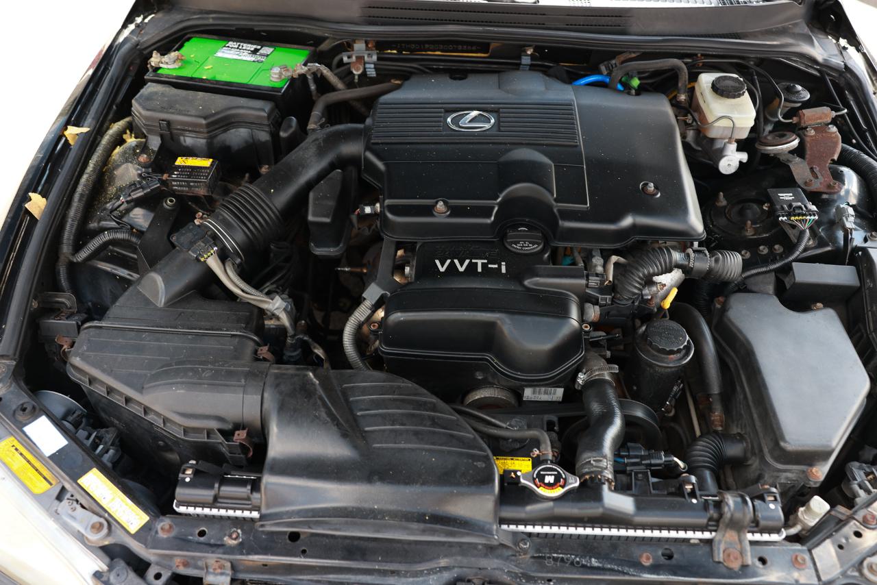 Lexus IS 300 5-Speed Sedan 2003