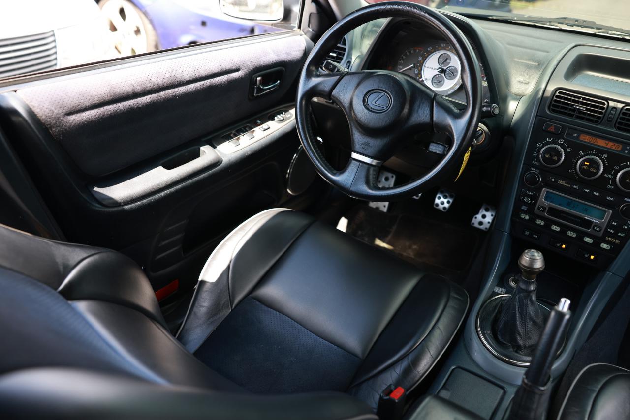 Lexus IS 300 5-Speed Sedan 2003