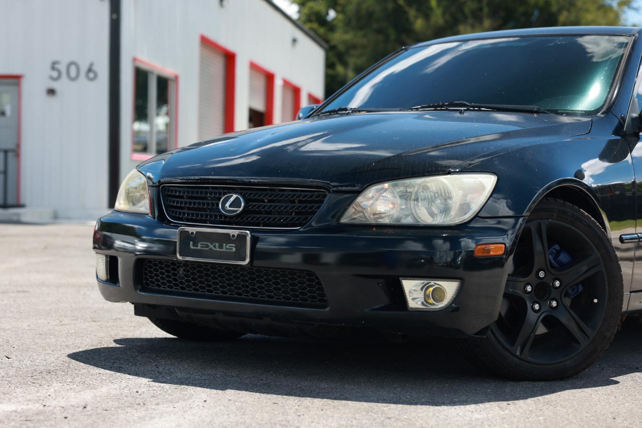 Lexus IS 300 5-Speed Sedan 2003
